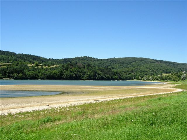le lac de barrage de Samognat