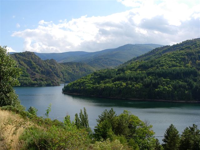 le lac de barrage de Villefort